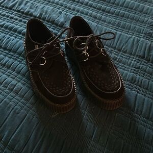 Black platform dress shoes. Women’s size 9. Men’s size 7.